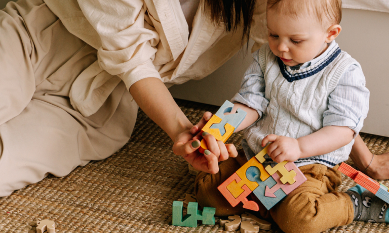 Drewniane zabawki edukacyjne dla rocznego dziecka – co polecamy?